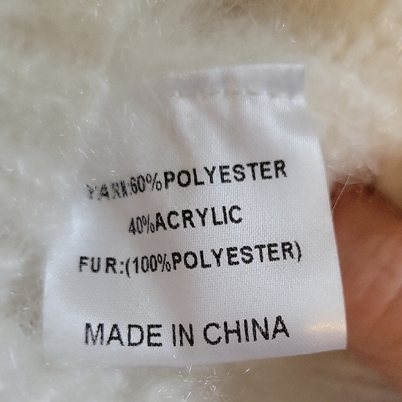 A.Z.I New York Elegant White Knit Sweater with Faux Fur Details Size XS. - Picture 6 of 7